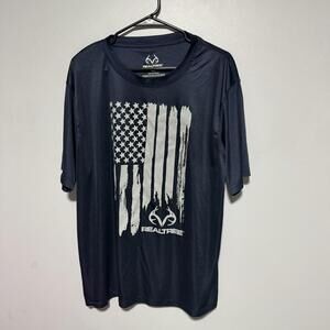 Realtree Men's Blue and Navy Tshirt